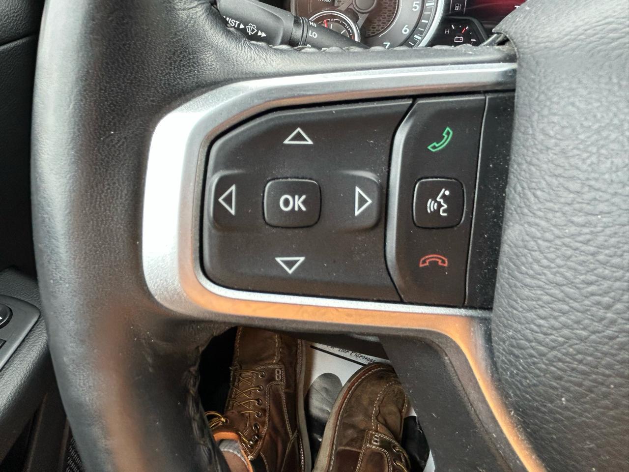 RAM 1500 Big Horn 4x4 Crew Cab 5'7" Box 2020