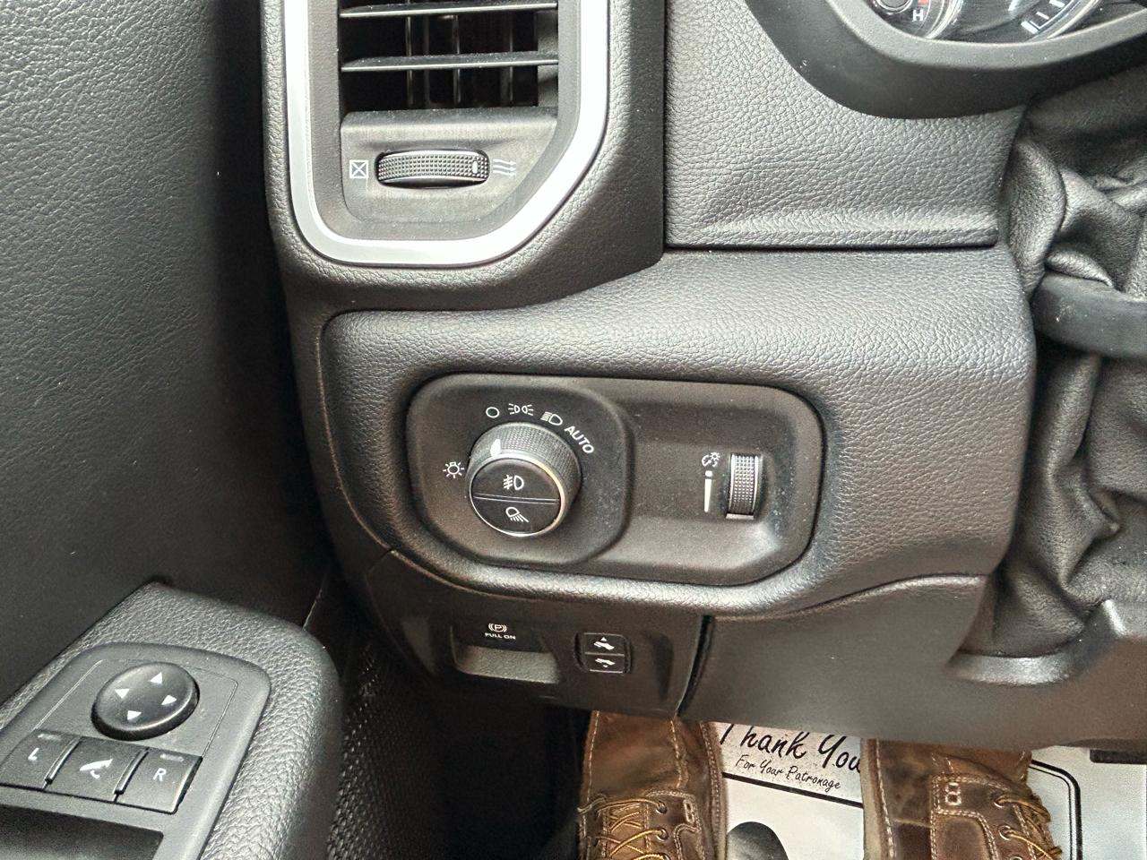 RAM 1500 Big Horn 4x4 Crew Cab 5'7" Box 2020