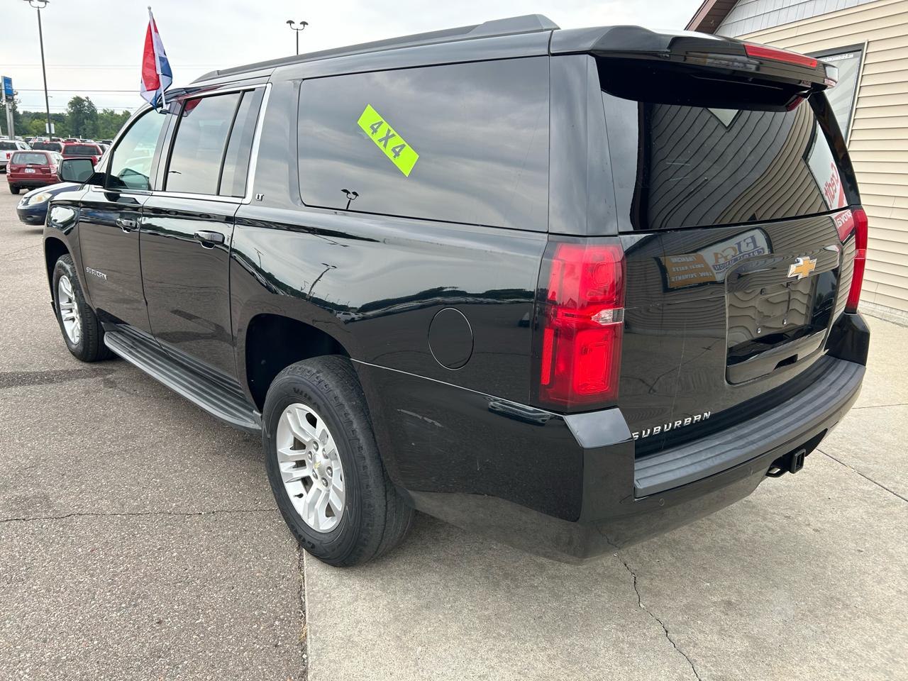 Chevrolet Suburban 4WD 4dr 1500 LT 2018