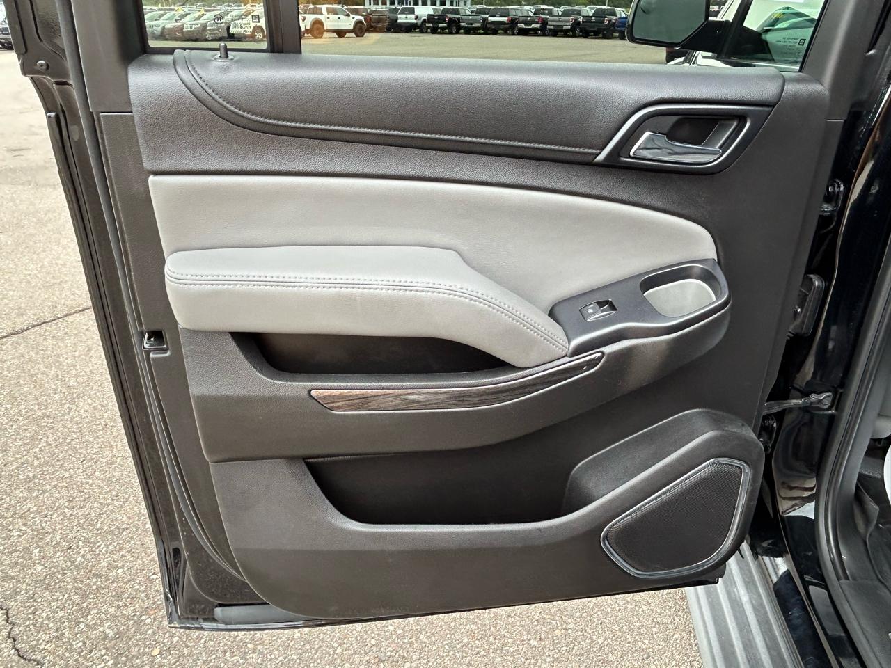 Chevrolet Suburban 4WD 4dr 1500 LT 2018