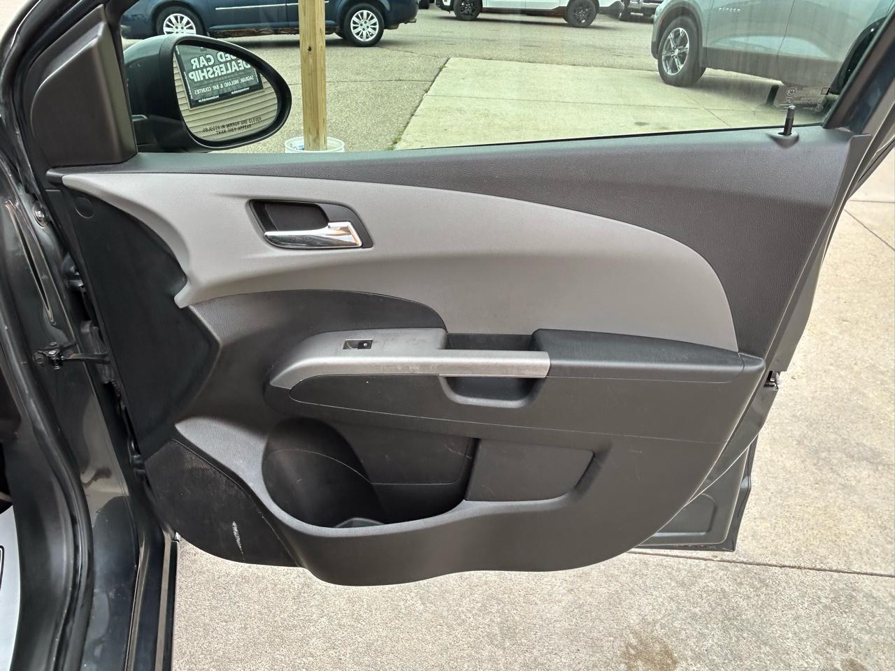 Chevrolet Sonic 4dr Sdn Auto Premier 2017
