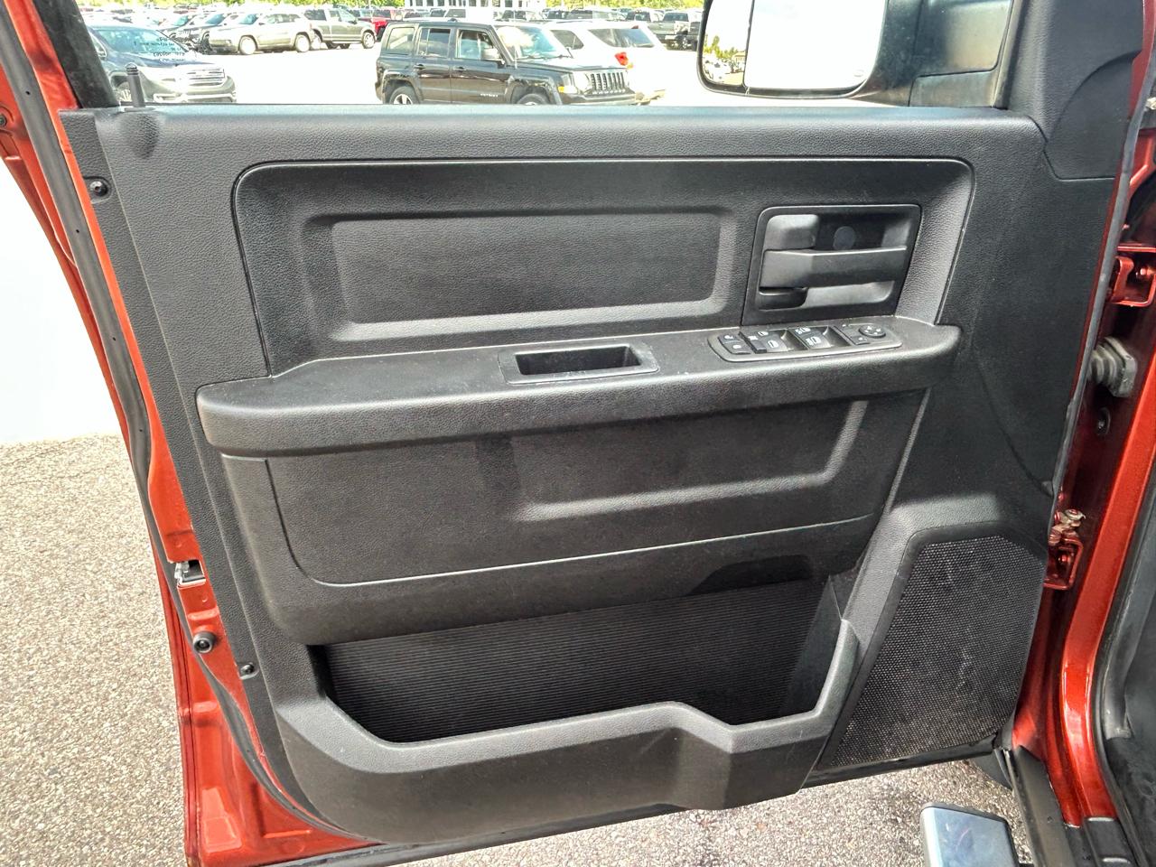 RAM 1500 4WD Quad Cab 140.5" Tradesman 2013