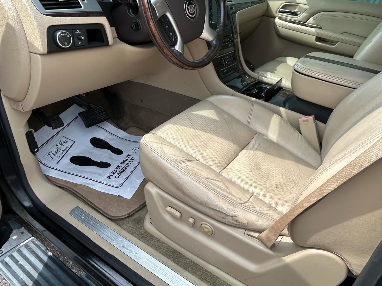 Cadillac Escalade AWD 4dr 2009
