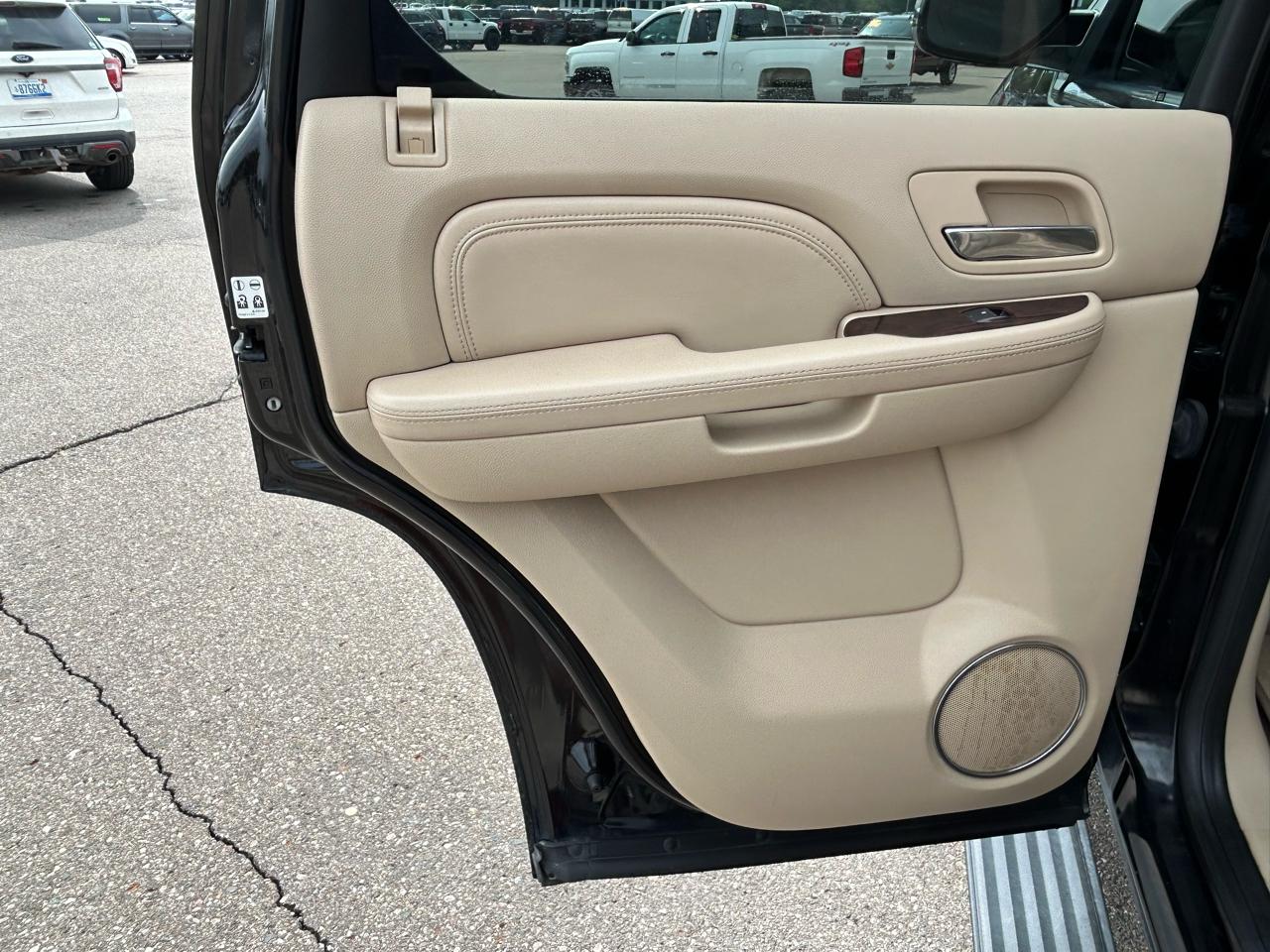 Cadillac Escalade AWD 4dr 2009