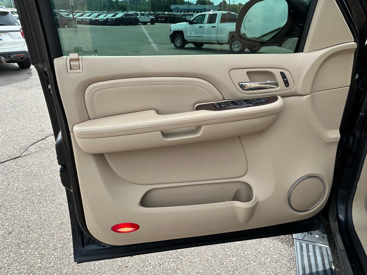 Cadillac Escalade AWD 4dr 2009