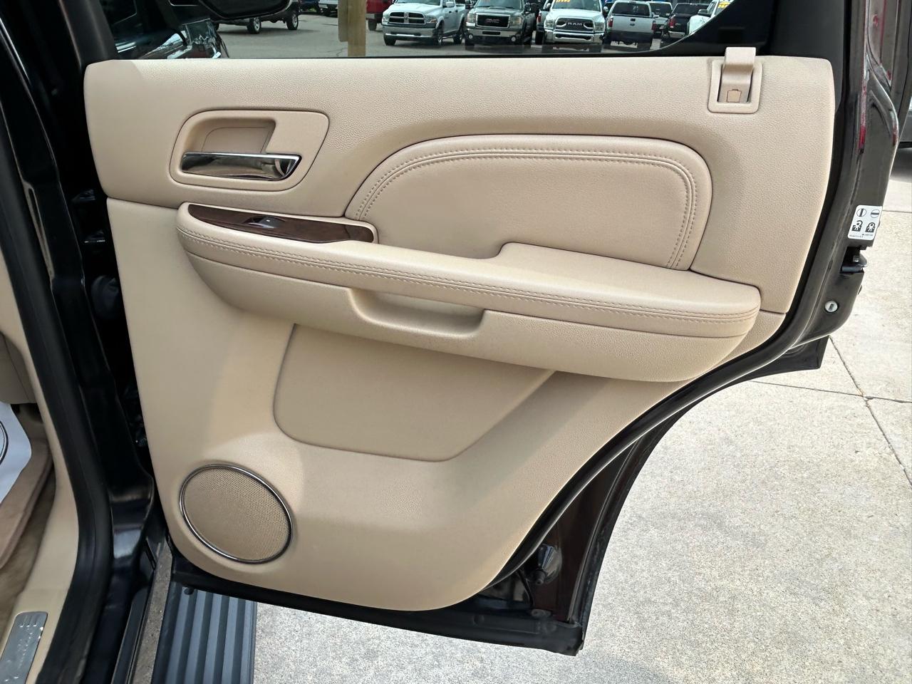 Cadillac Escalade AWD 4dr 2009