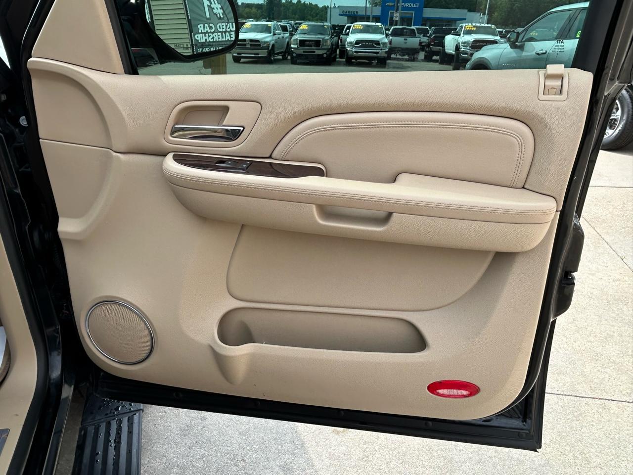 Cadillac Escalade AWD 4dr 2009