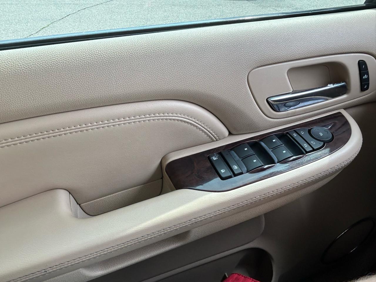 Cadillac Escalade AWD 4dr 2009