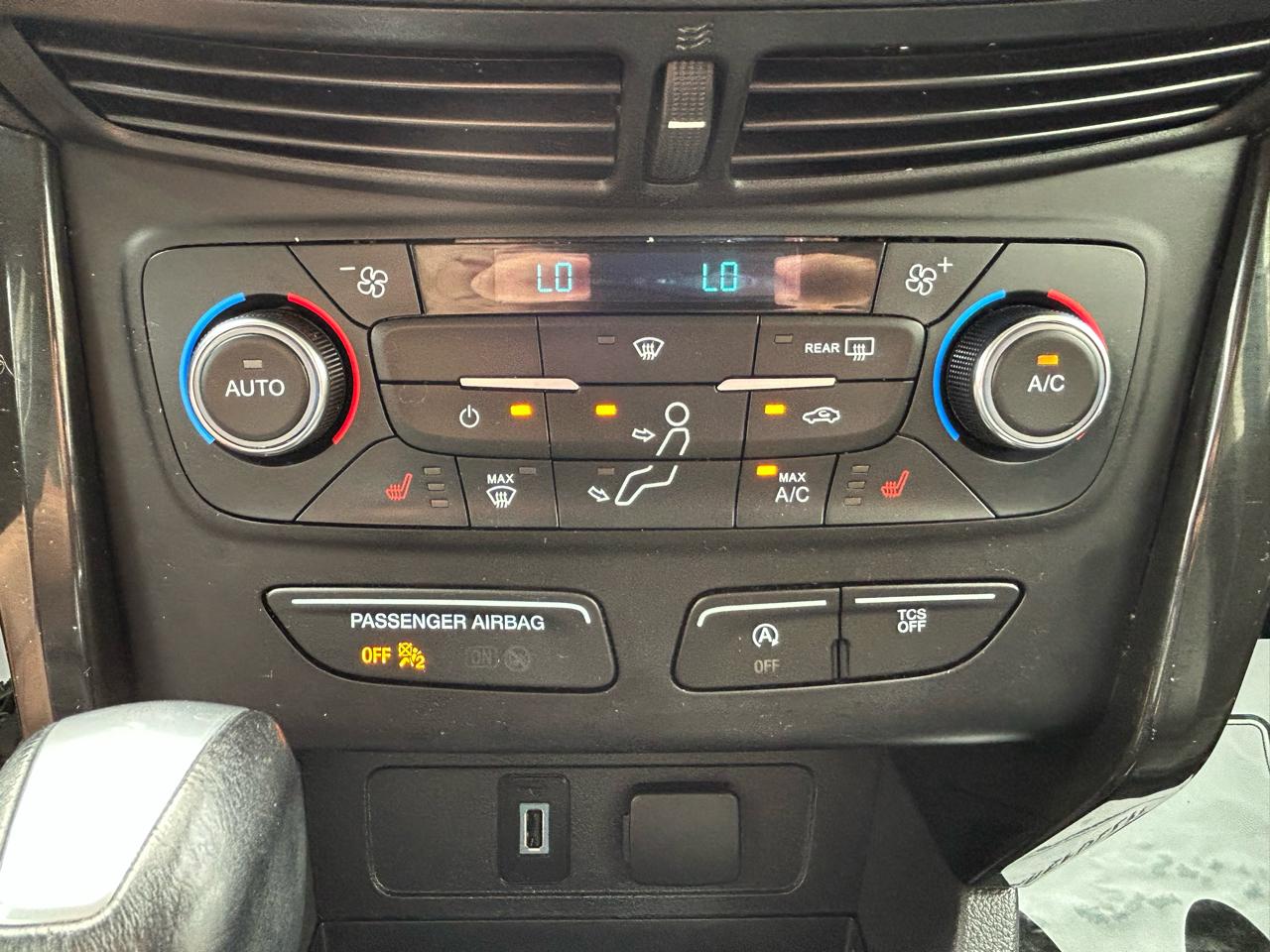 Ford Escape Titanium 4WD 2017