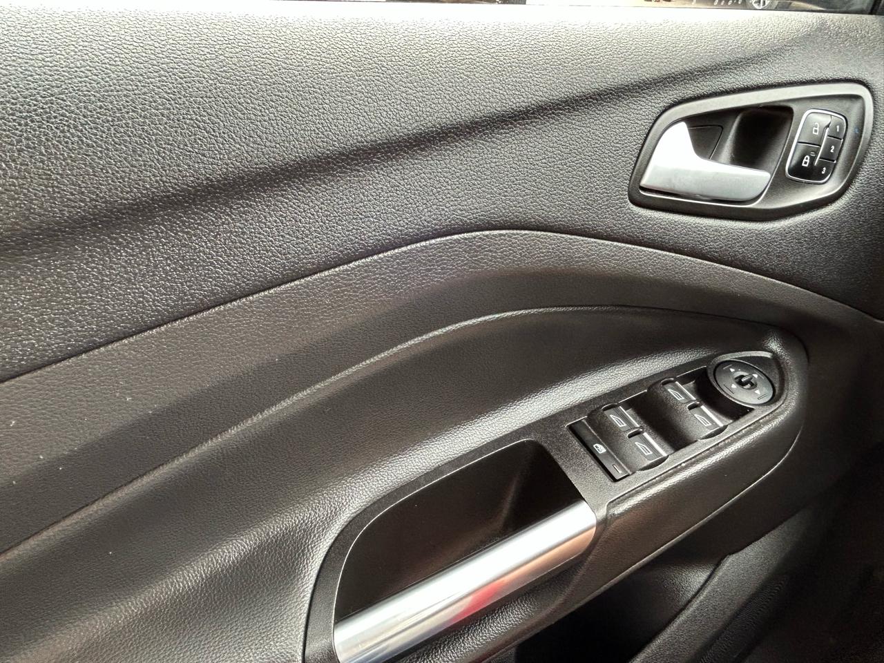 Ford Escape Titanium 4WD 2017