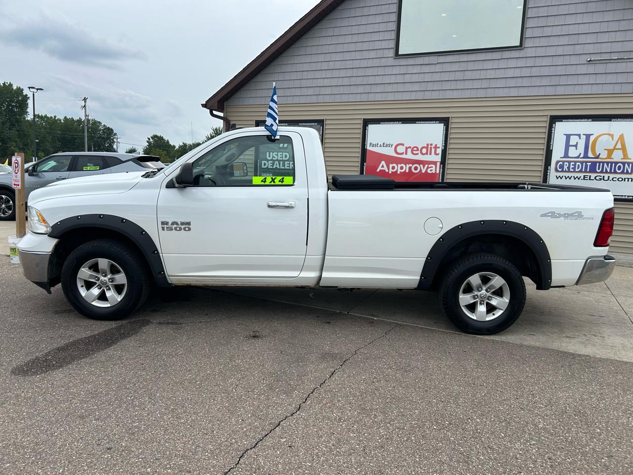 RAM 1500 4WD Reg Cab 140.5" SLT 2013