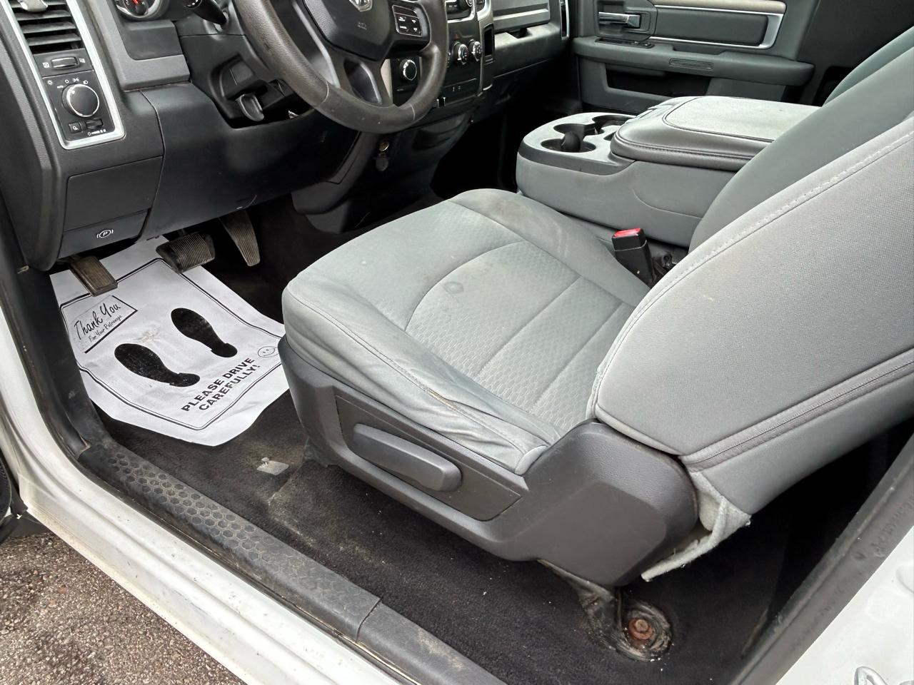 RAM 1500 4WD Reg Cab 140.5" SLT 2013