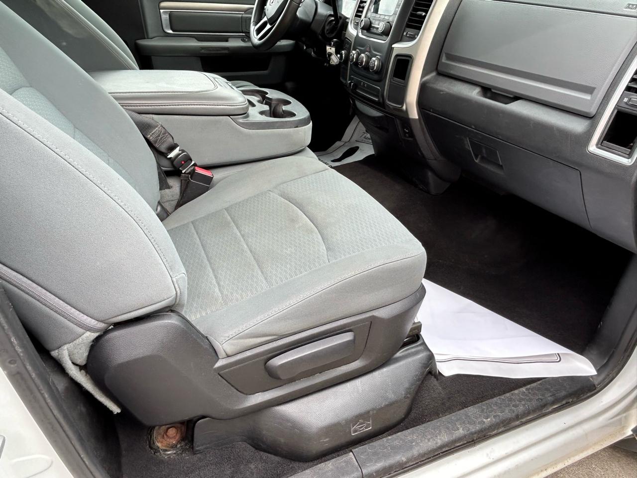 RAM 1500 4WD Reg Cab 140.5" SLT 2013