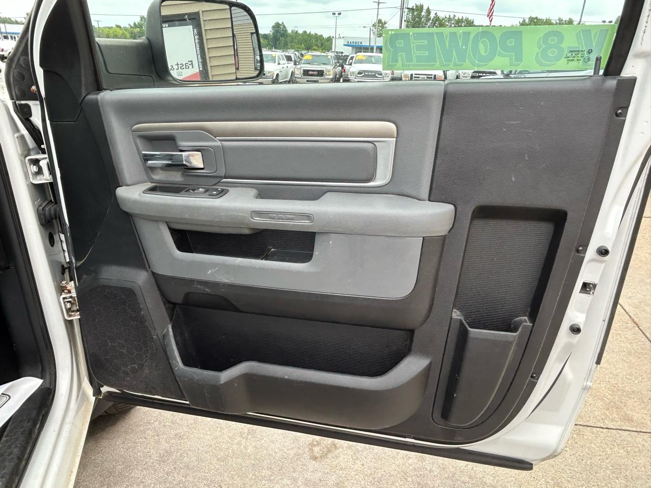 RAM 1500 4WD Reg Cab 140.5" SLT 2013