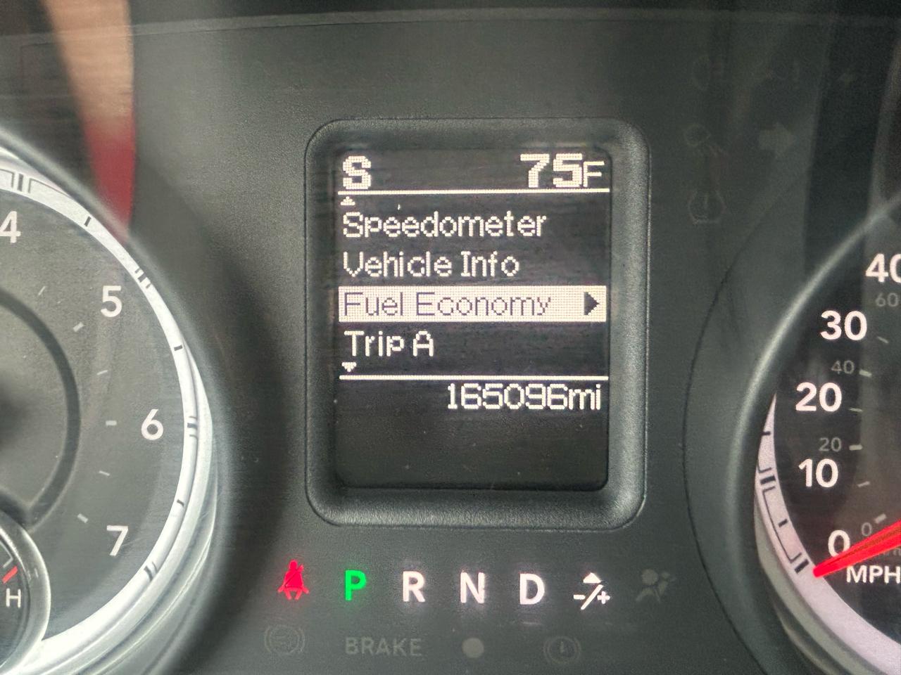 RAM 1500 4WD Reg Cab 140.5" SLT 2013