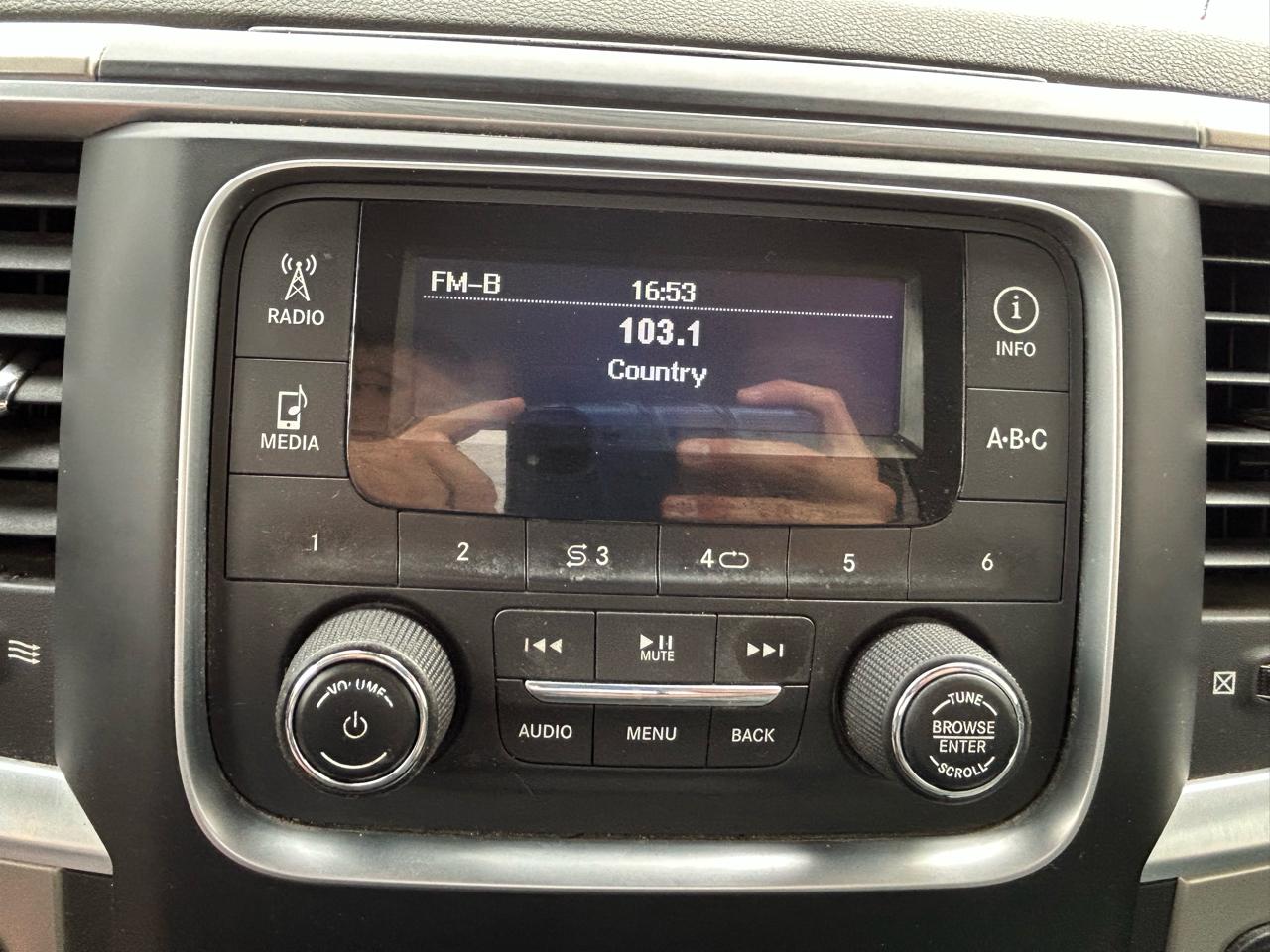 RAM 1500 4WD Reg Cab 140.5" SLT 2013