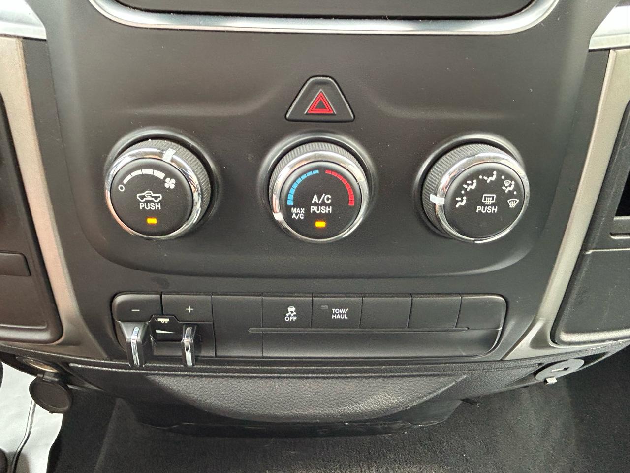RAM 1500 4WD Reg Cab 140.5" SLT 2013