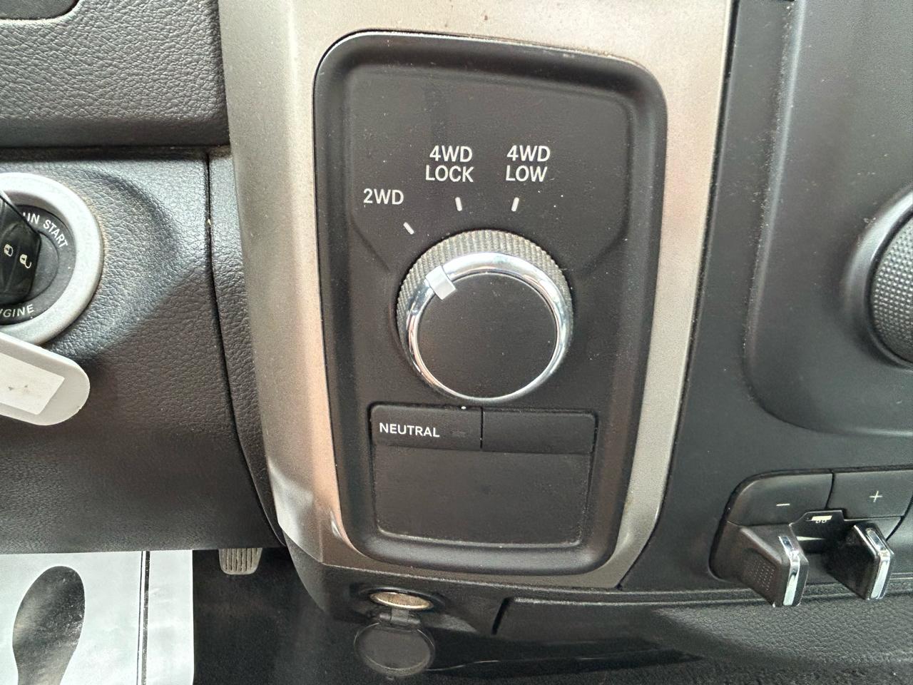 RAM 1500 4WD Reg Cab 140.5" SLT 2013