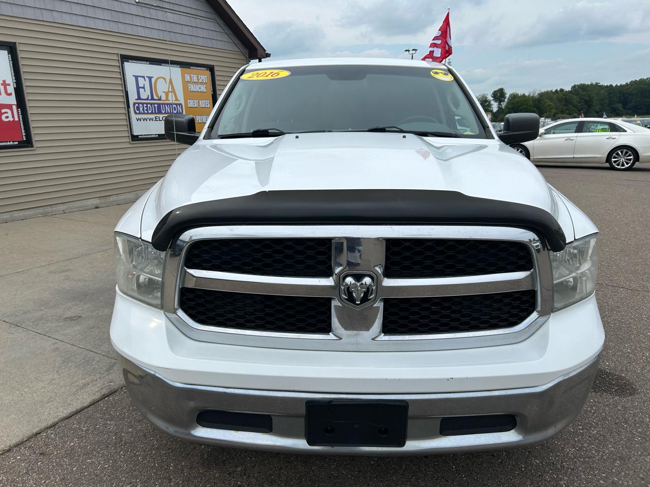 RAM 1500 4WD Quad Cab 140.5" SLT 2016