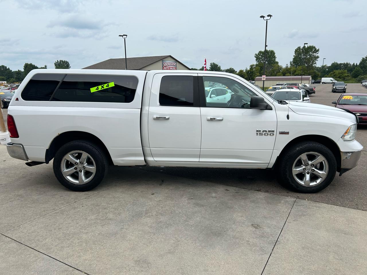 RAM 1500 4WD Quad Cab 140.5" SLT 2016