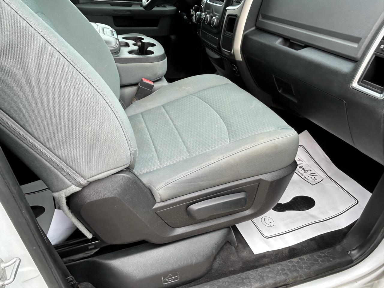RAM 1500 4WD Quad Cab 140.5" SLT 2016