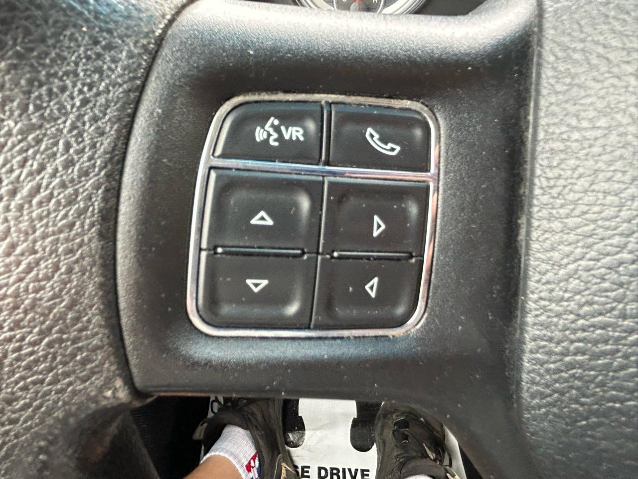 RAM 1500 4WD Quad Cab 140.5" SLT 2016
