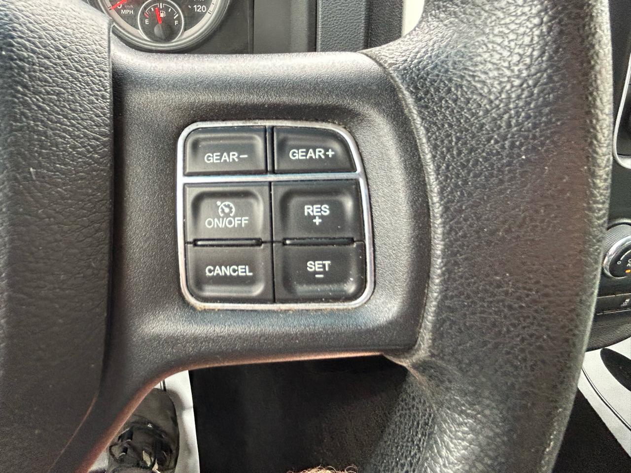 RAM 1500 4WD Quad Cab 140.5" SLT 2016