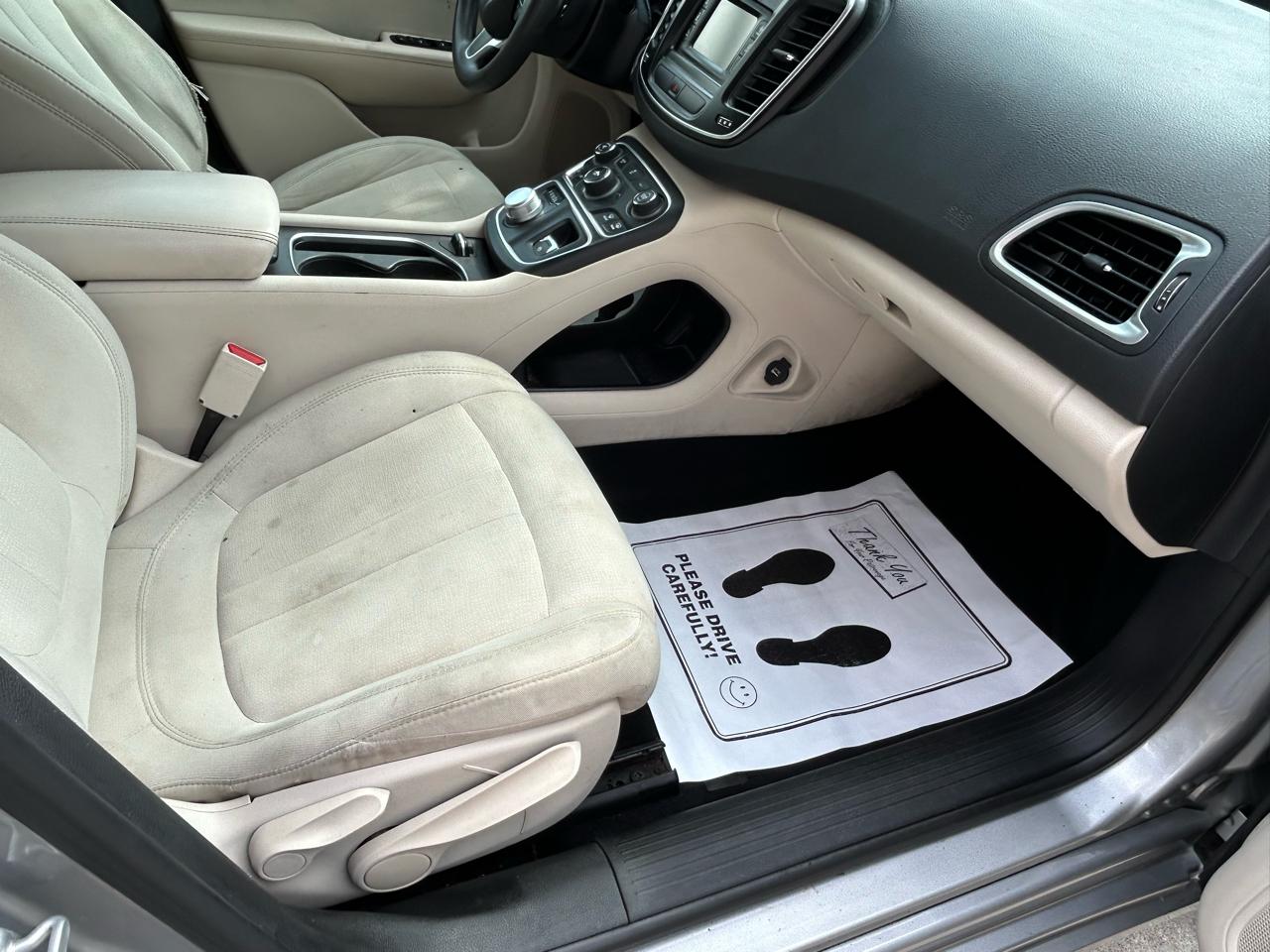 Chrysler 200 4dr Sdn Limited FWD 2015