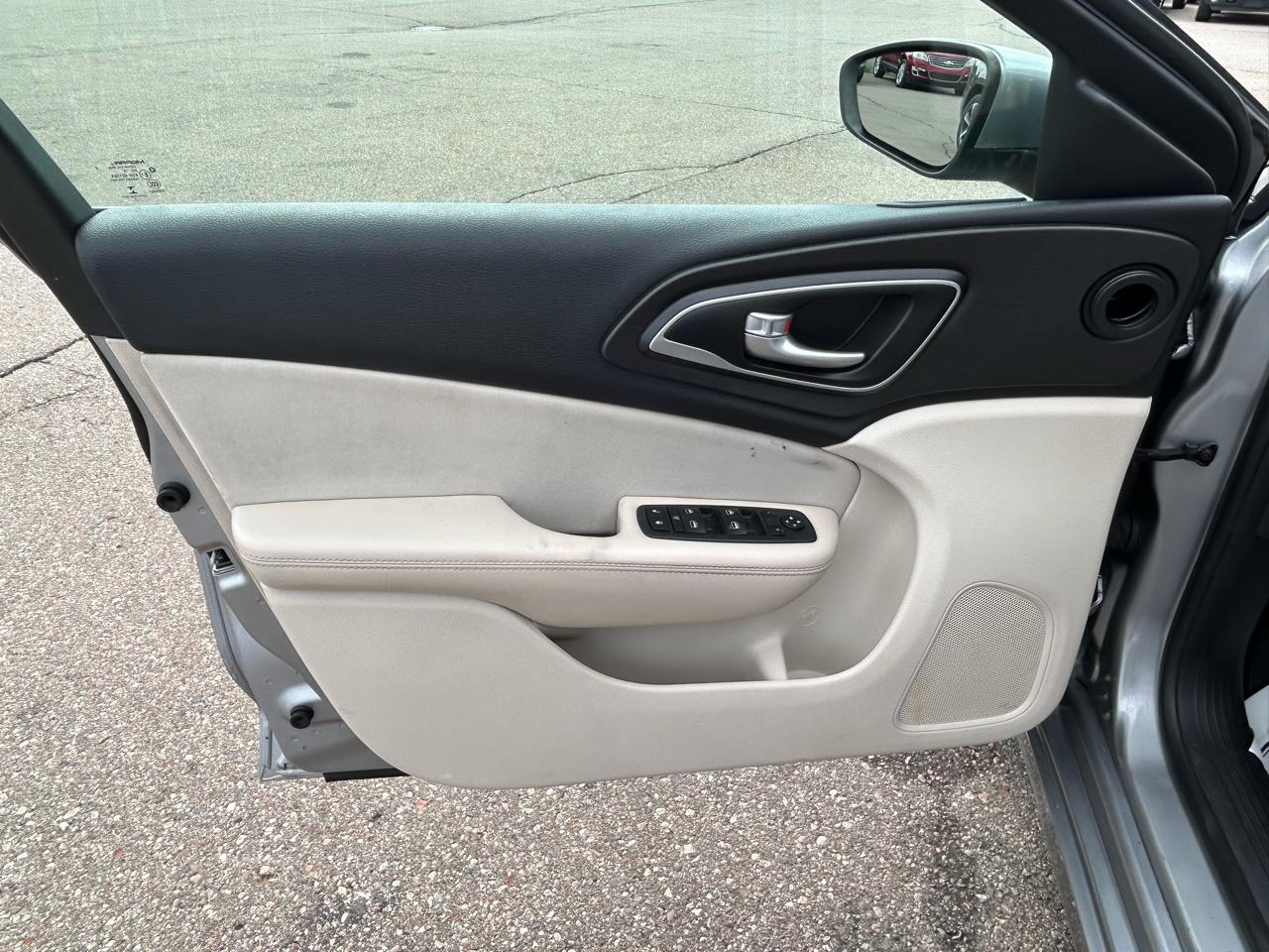 Chrysler 200 4dr Sdn Limited FWD 2015