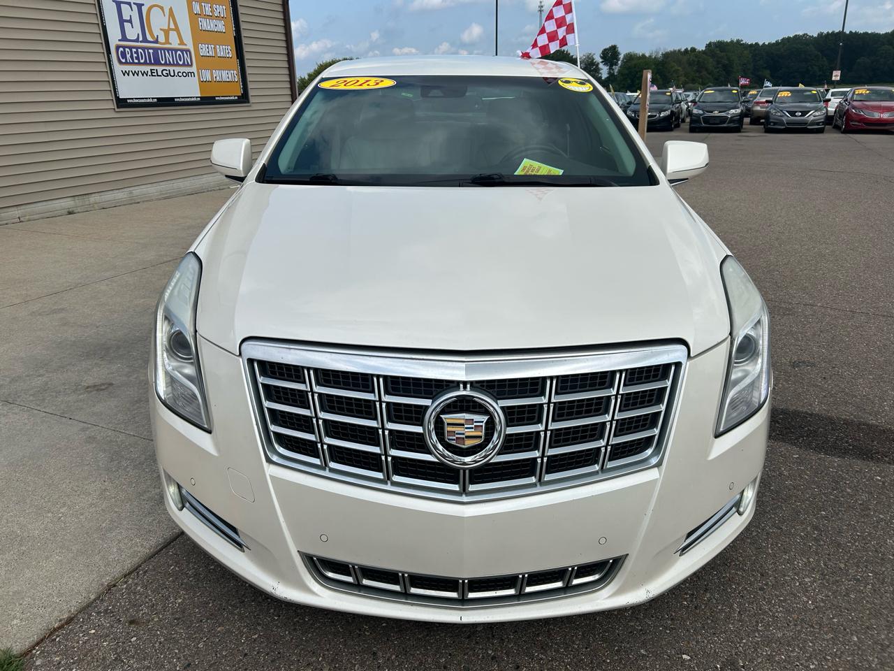 Cadillac XTS 4dr Sdn Luxury FWD 2013