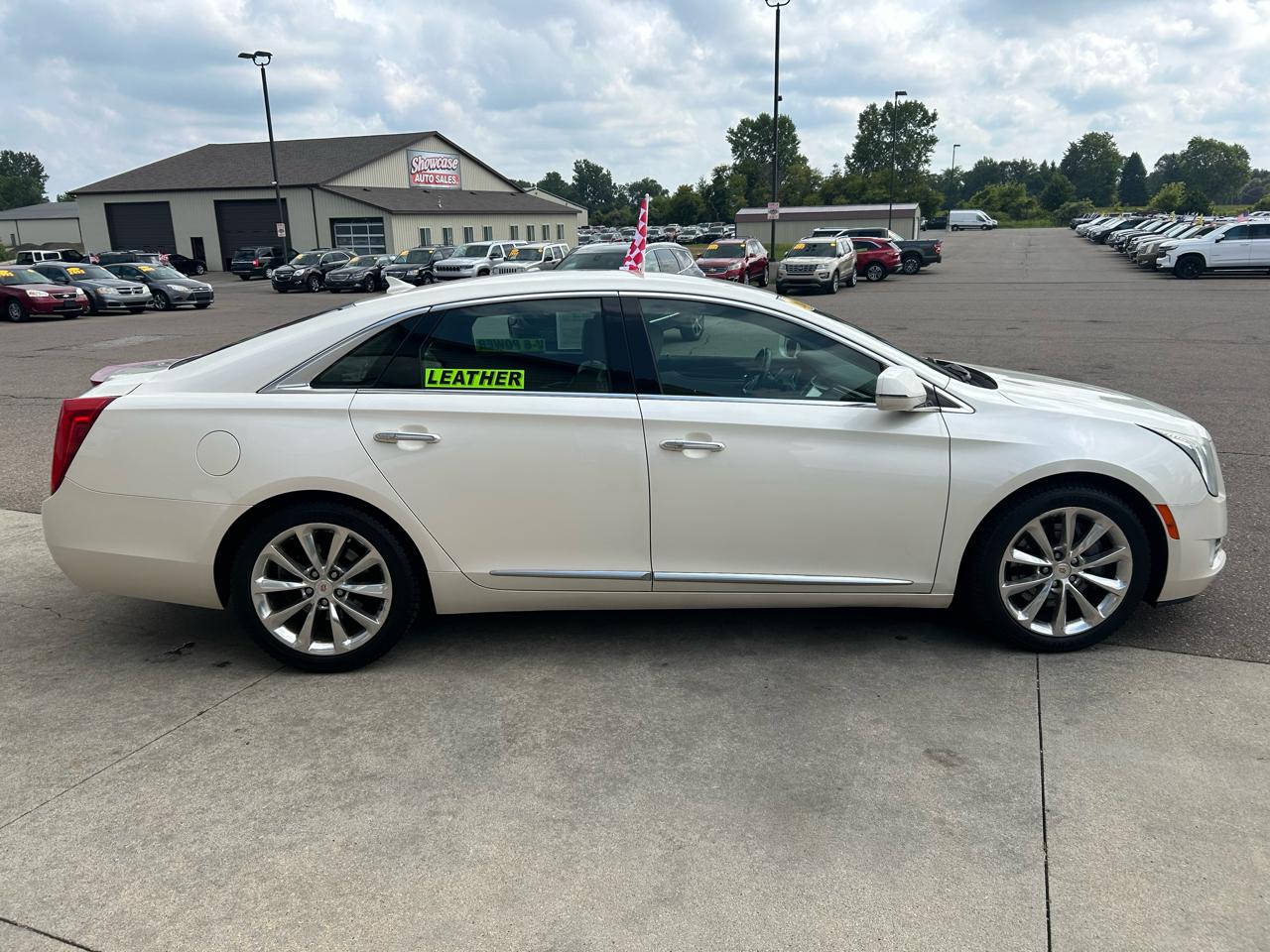 Cadillac XTS 4dr Sdn Luxury FWD 2013
