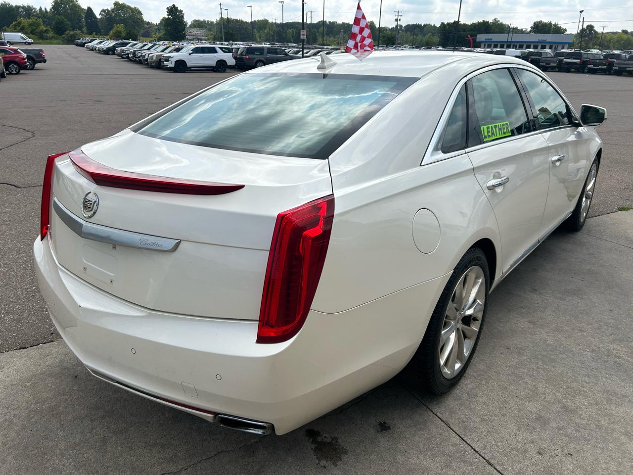 Cadillac XTS 4dr Sdn Luxury FWD 2013