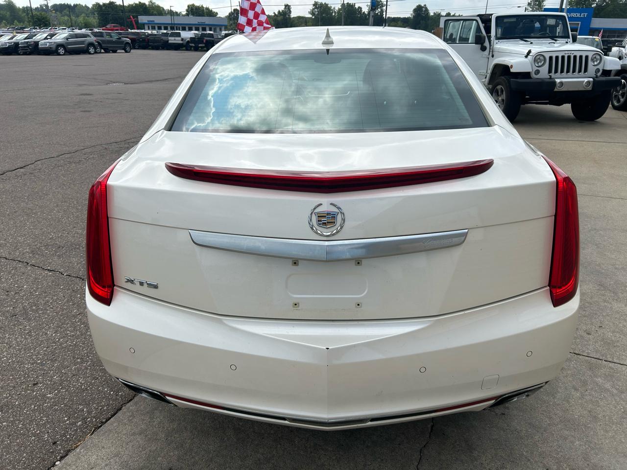 Cadillac XTS 4dr Sdn Luxury FWD 2013