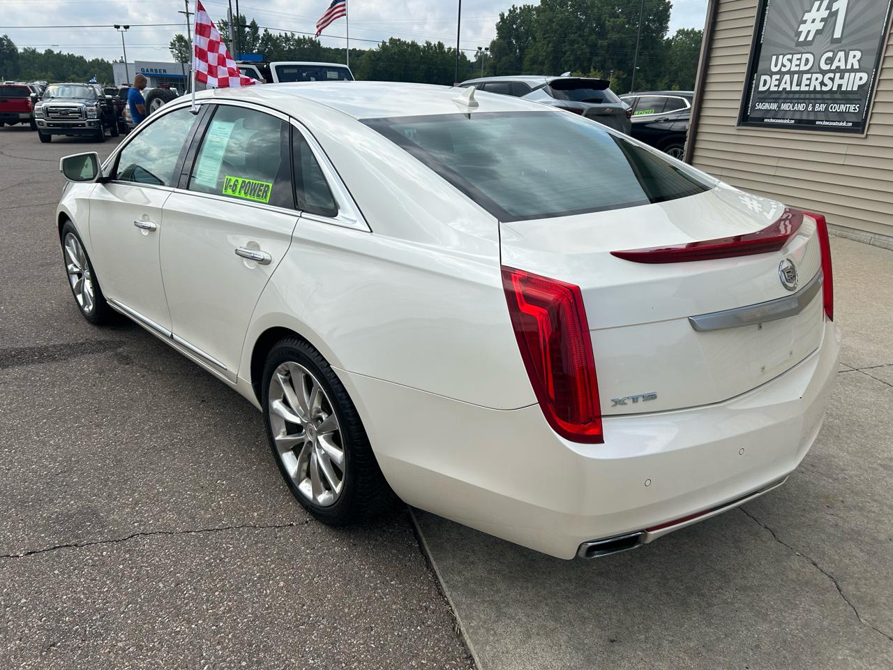 Cadillac XTS 4dr Sdn Luxury FWD 2013