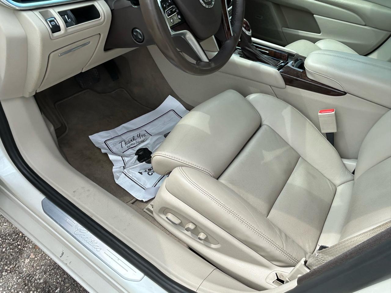 Cadillac XTS 4dr Sdn Luxury FWD 2013