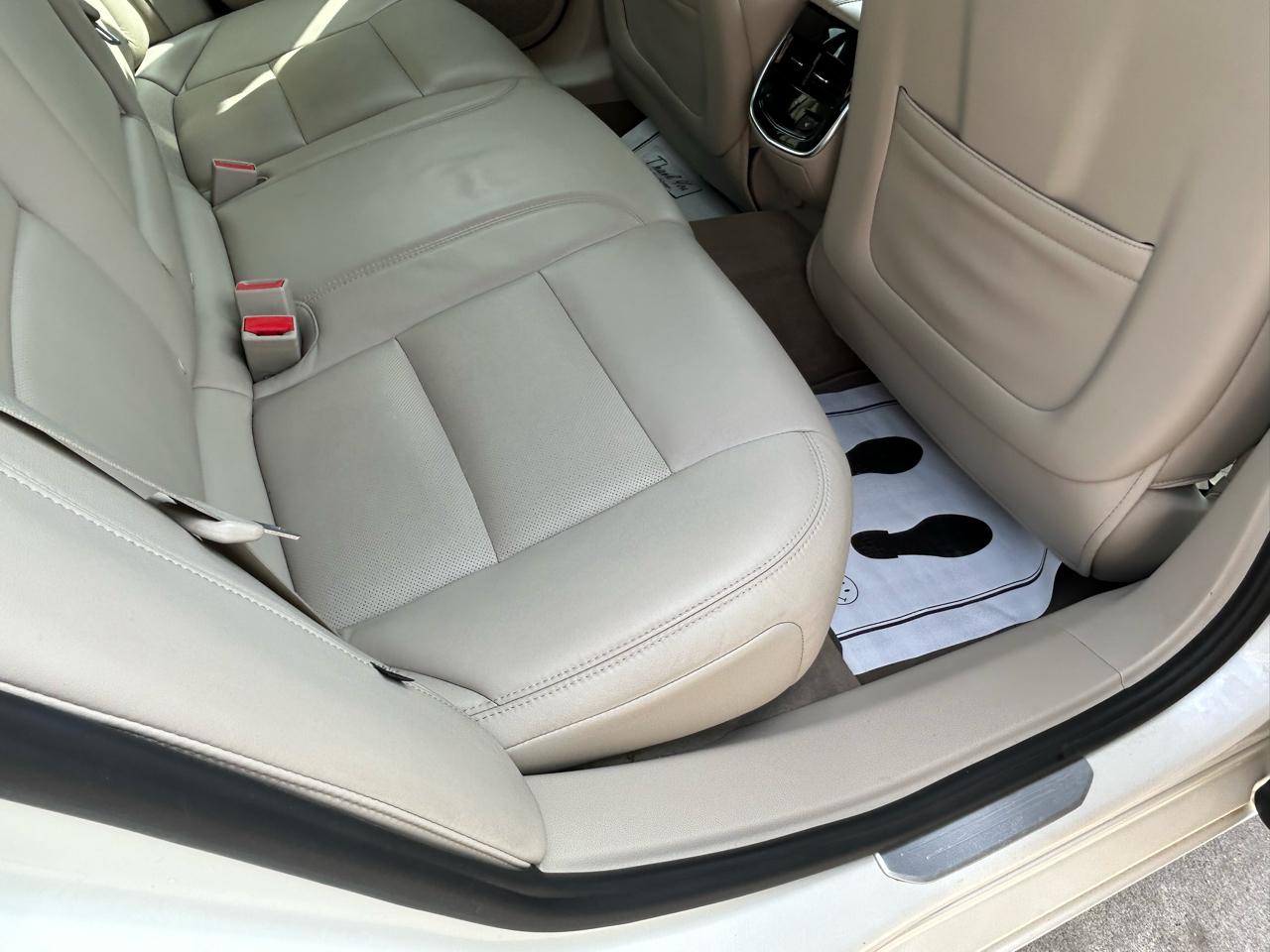 Cadillac XTS 4dr Sdn Luxury FWD 2013