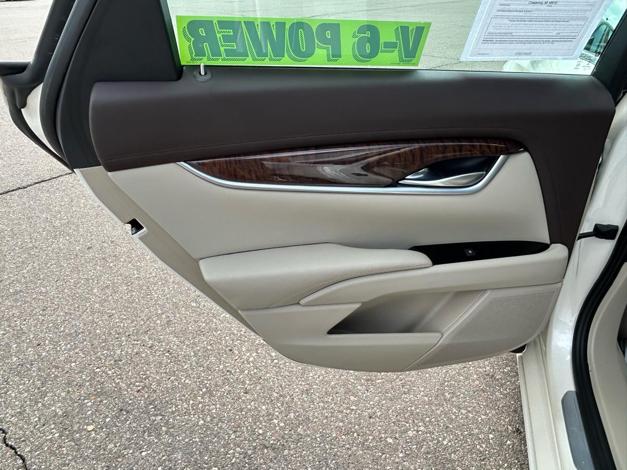 Cadillac XTS 4dr Sdn Luxury FWD 2013
