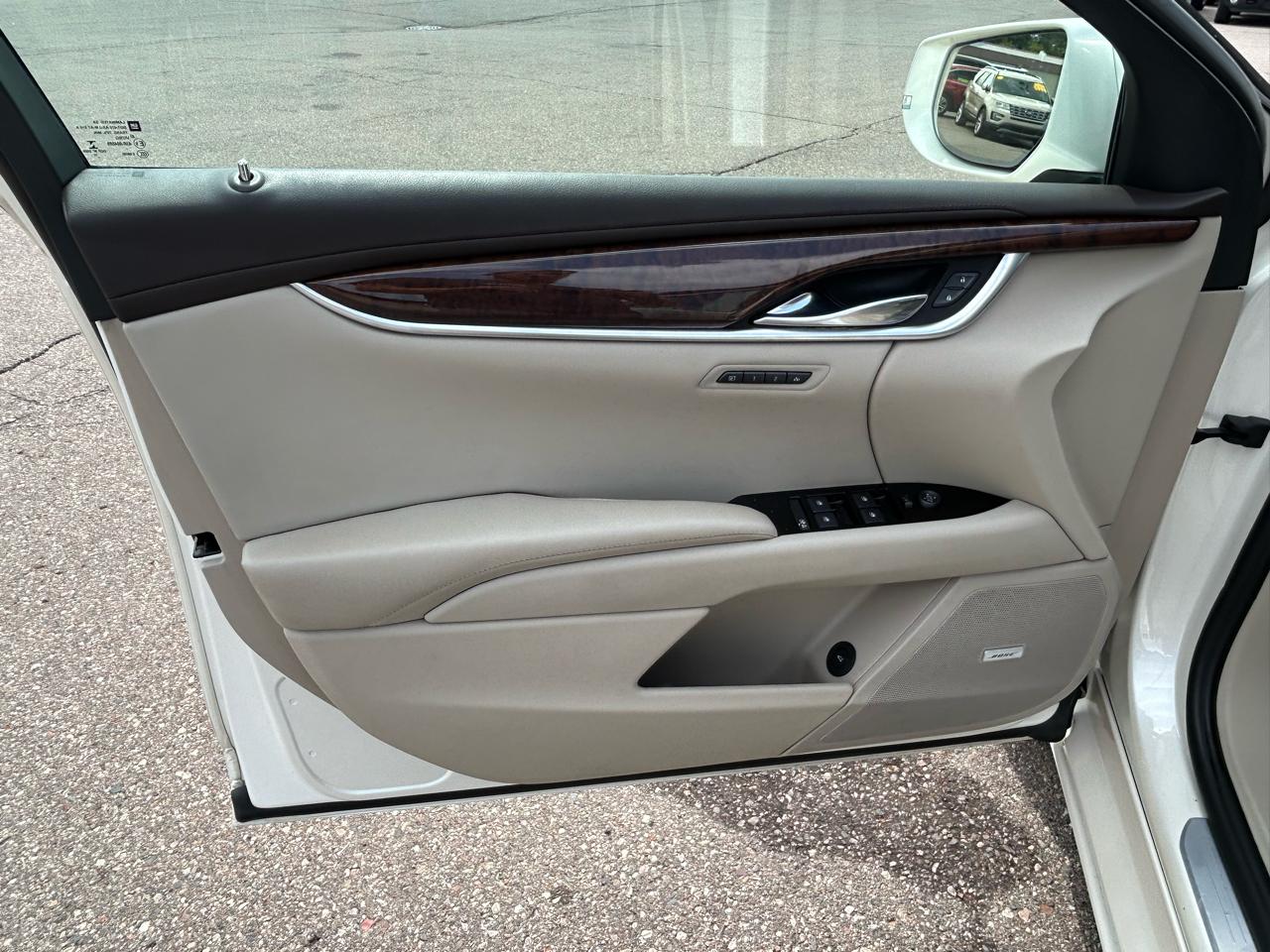 Cadillac XTS 4dr Sdn Luxury FWD 2013