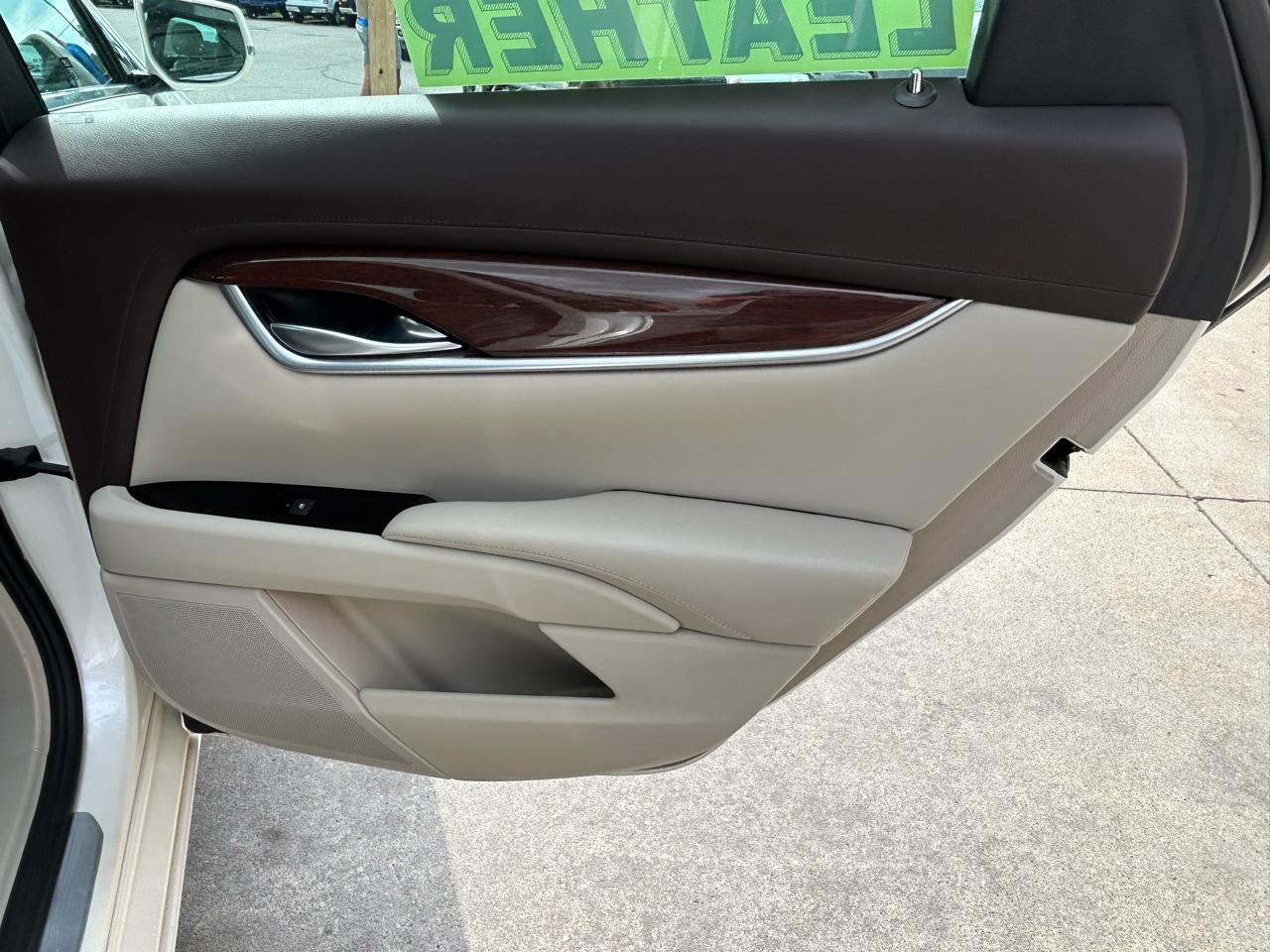 Cadillac XTS 4dr Sdn Luxury FWD 2013