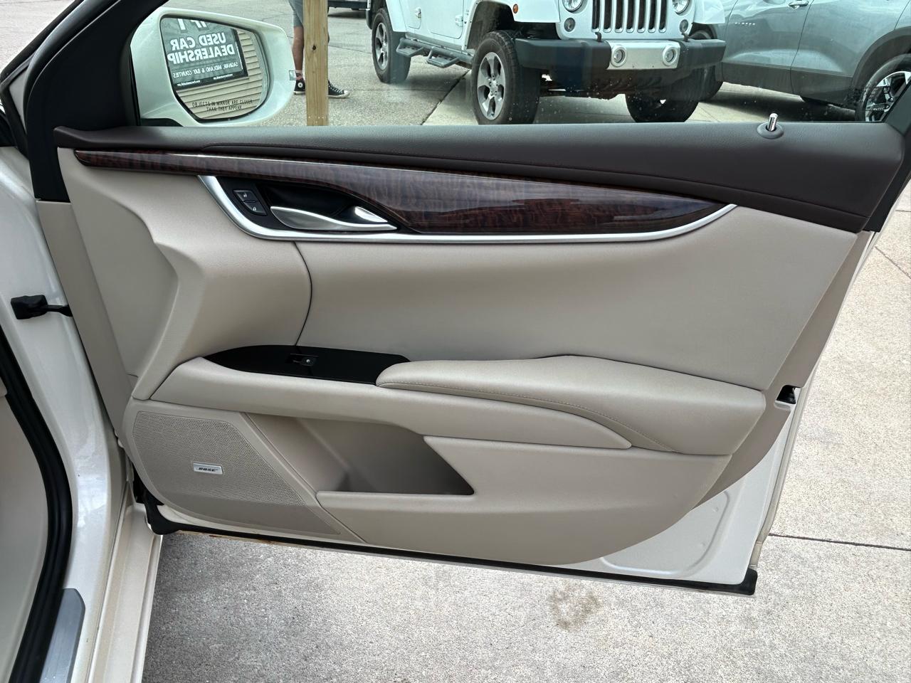 Cadillac XTS 4dr Sdn Luxury FWD 2013