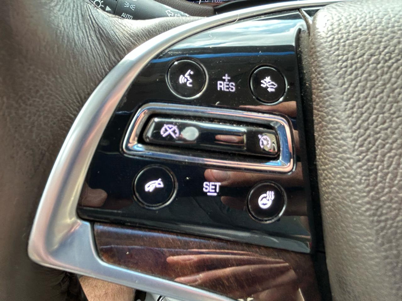Cadillac XTS 4dr Sdn Luxury FWD 2013