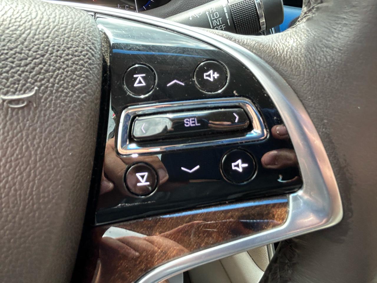 Cadillac XTS 4dr Sdn Luxury FWD 2013
