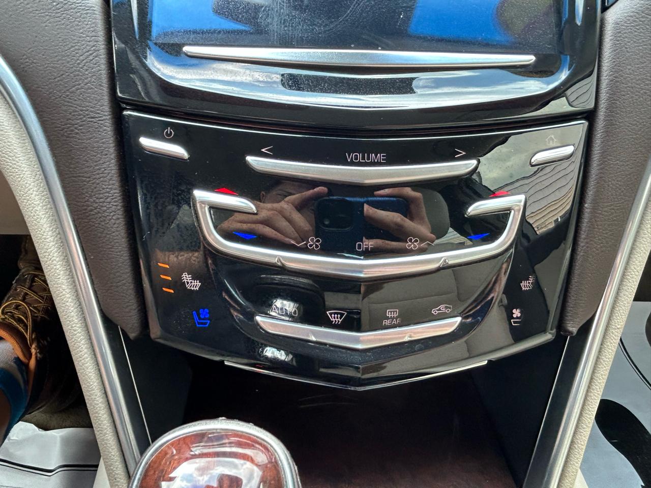 Cadillac XTS 4dr Sdn Luxury FWD 2013