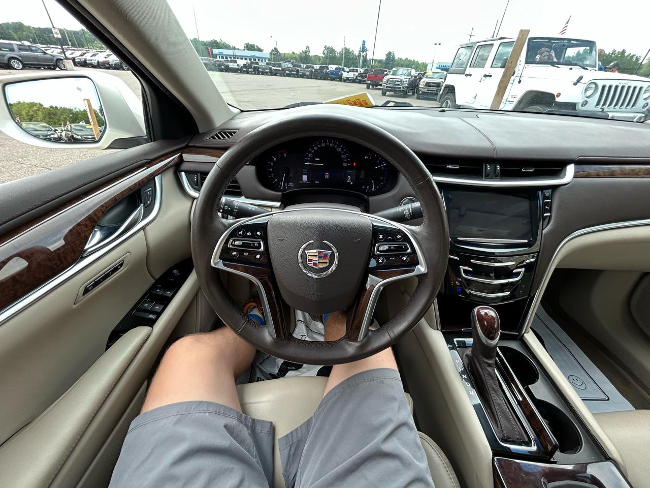 Cadillac XTS 4dr Sdn Luxury FWD 2013