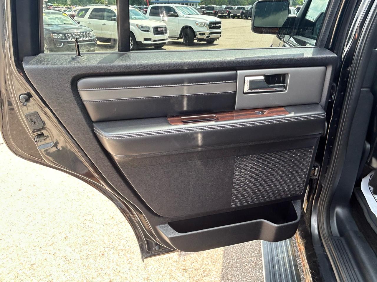 Ford Expedition 4WD 4dr Platinum 2016