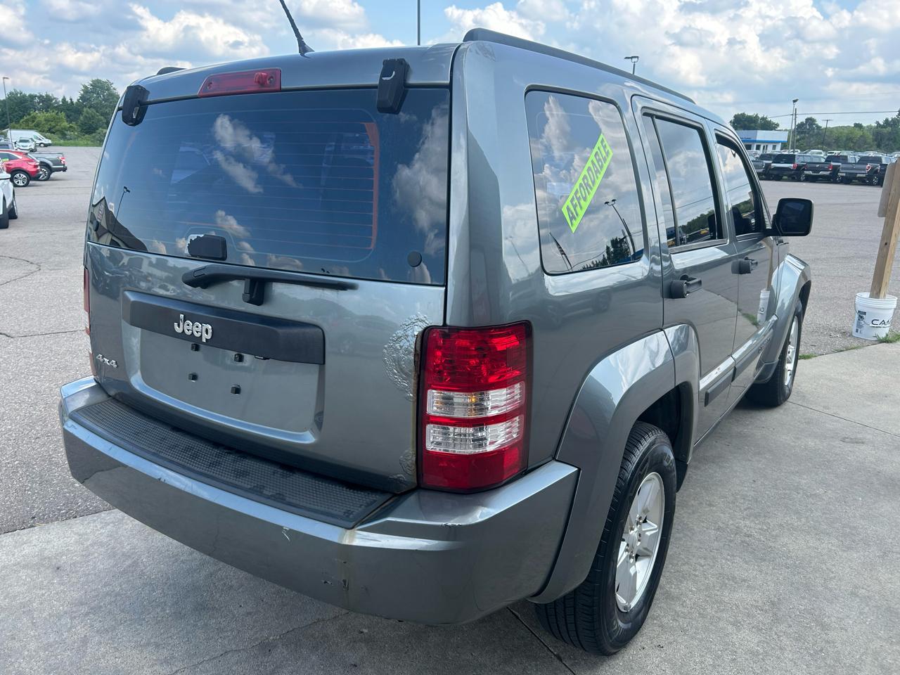 Jeep Liberty 4WD 4dr Sport 2012