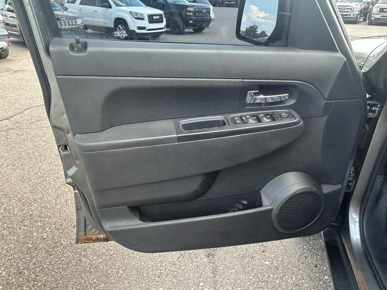 Jeep Liberty 4WD 4dr Sport 2012