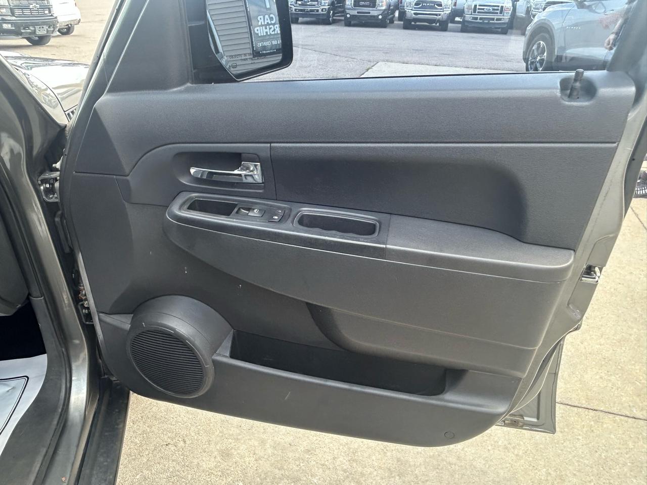Jeep Liberty 4WD 4dr Sport 2012