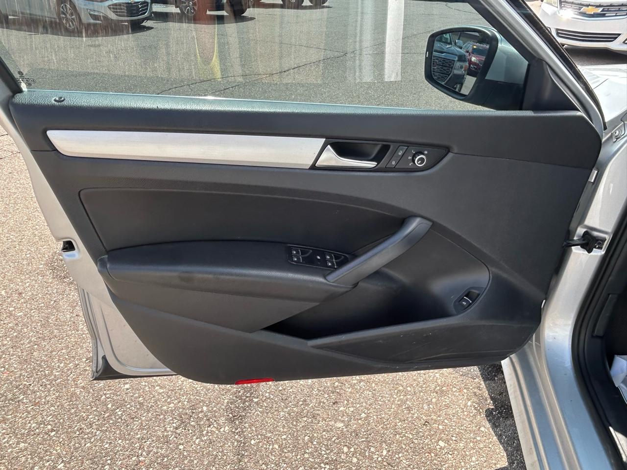Volkswagen Passat 4dr Sdn 2.0L Manual TDI SE 2013