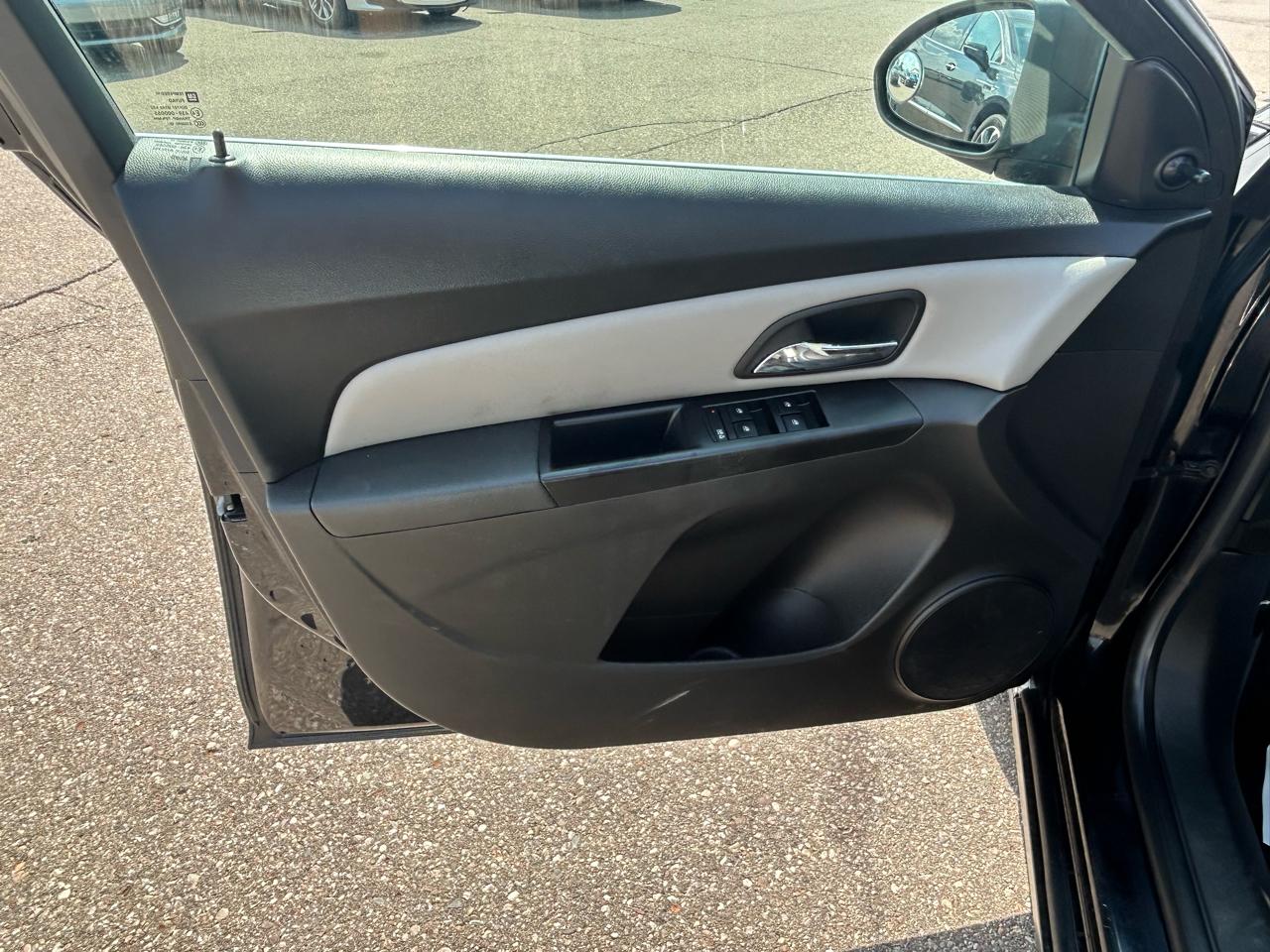 Chevrolet Cruze 4dr Sdn LS 2011